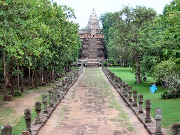Approach to Phanom Rung